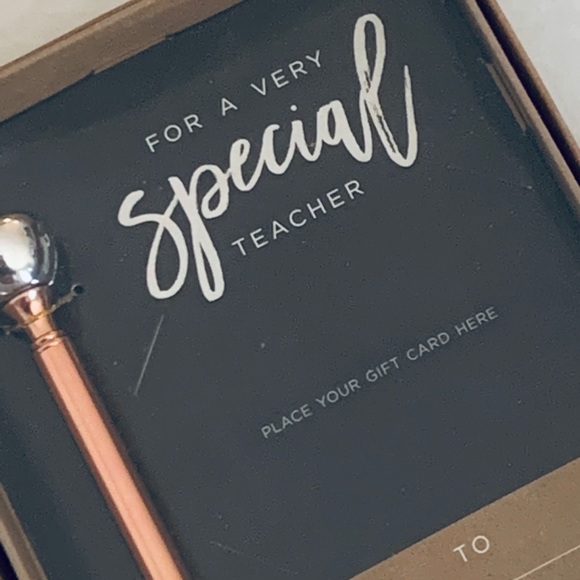 Gift card hold with apple pen set for a teacher - Picture 2 of 2